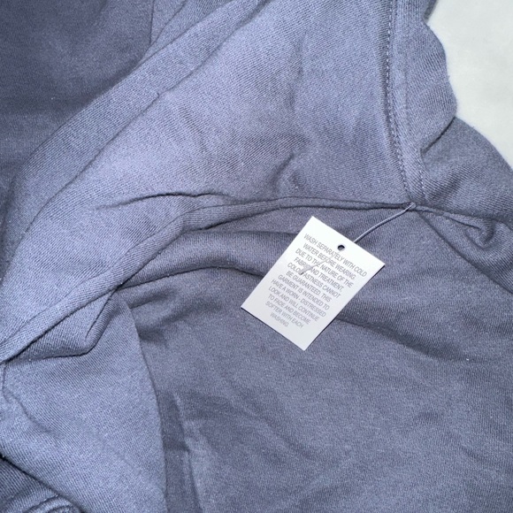 NWT TAYLOR SWIFT CREWNECK PURCHASED AT THE 8/9/23 1989 ANNOUNCEMENT SHOW🩵 - Picture 4 of 4